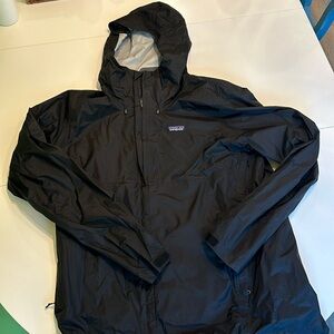 Men’s Patagonia Rain Jacket size Xl